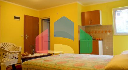 Большой трёхэтажный дом в Шушани, Бар