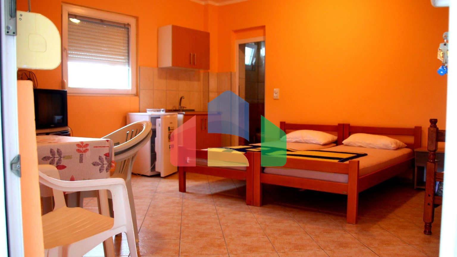 Большой трёхэтажный дом в Шушани, Бар