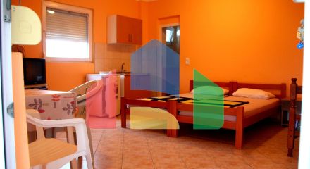 Большой трёхэтажный дом в Шушани, Бар