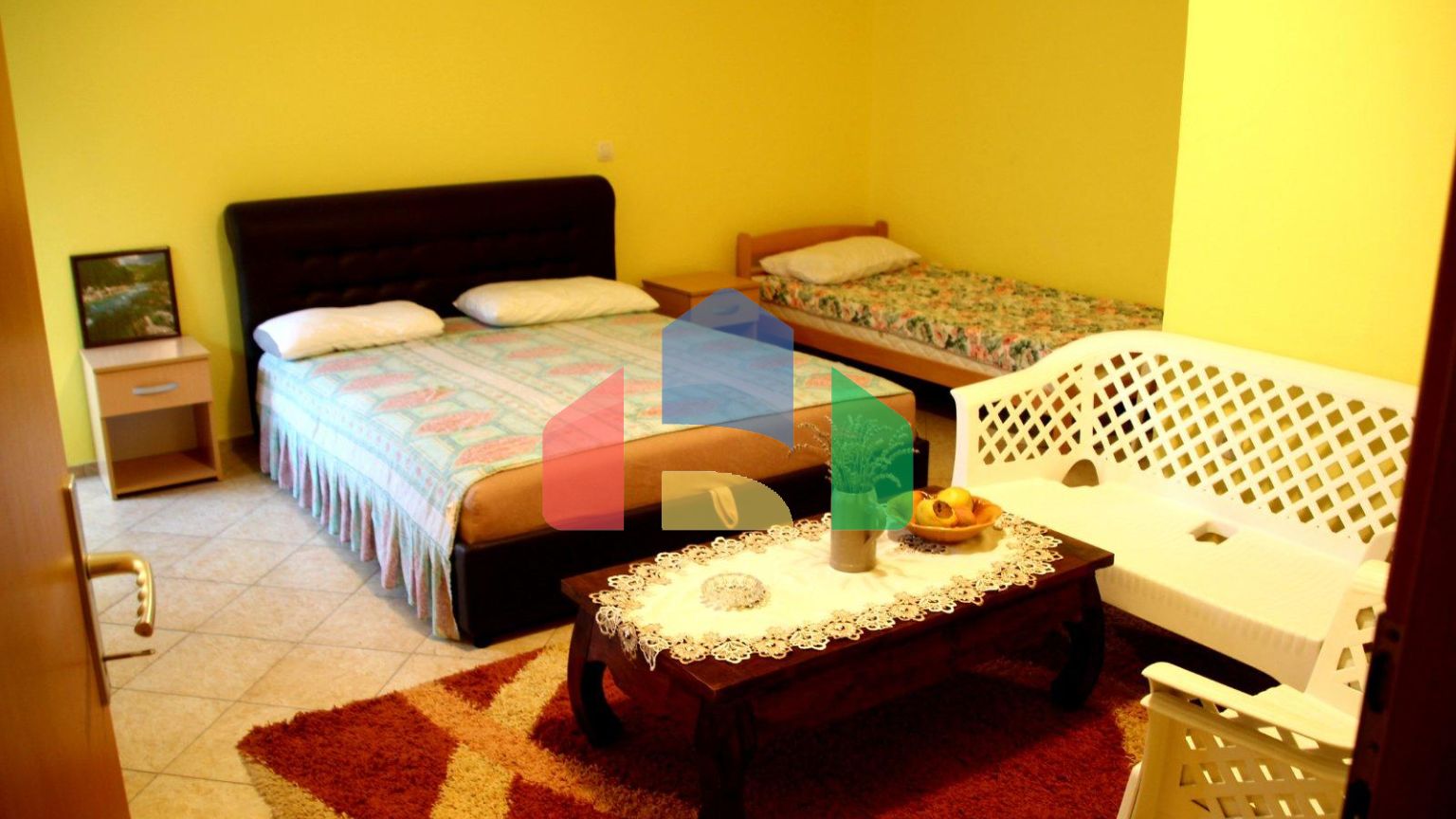 Большой трёхэтажный дом в Шушани, Бар