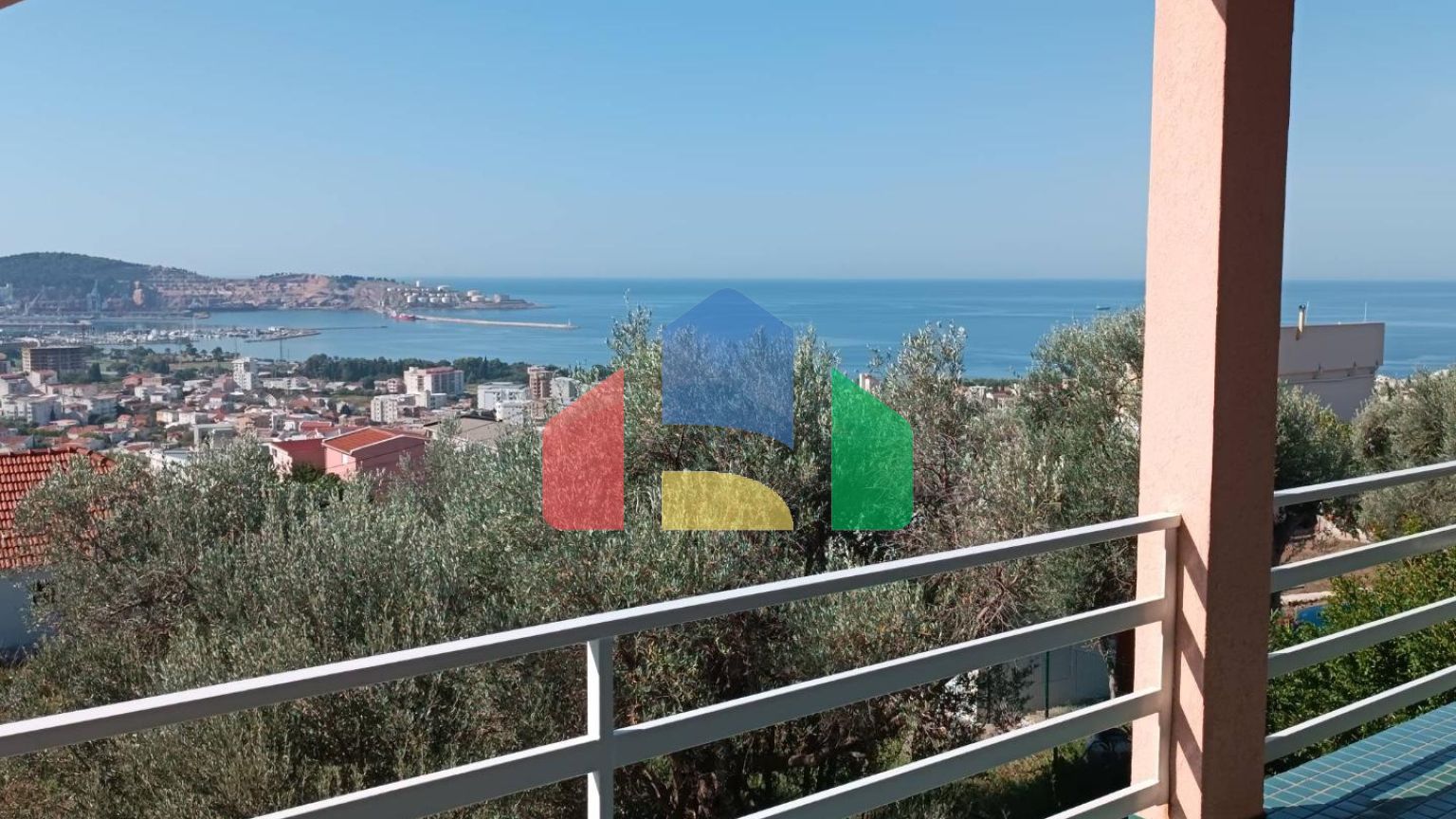 Дом в Шушани с прекрасным видом на море