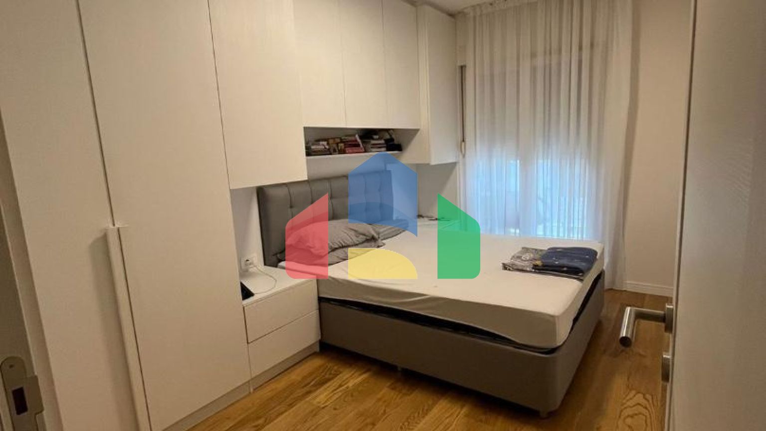 Квартира с отдельной спальней рядом с морем в Баре