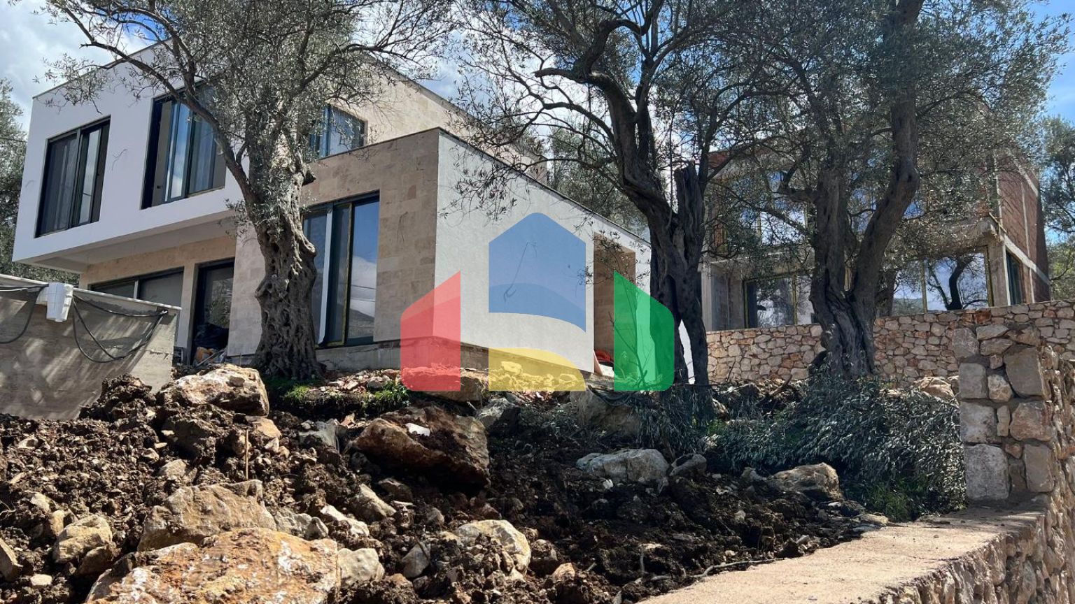 Новая вилла в маслиновой роще в городе Бар