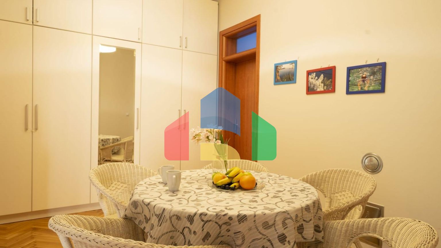 Просторная квартира с 3 спальнями в центре Бара.