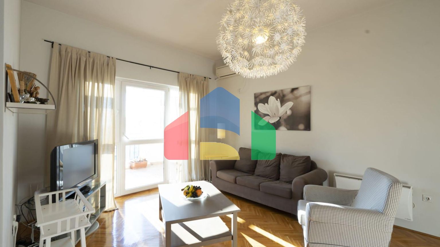 Просторная квартира с 3 спальнями в центре Бара.