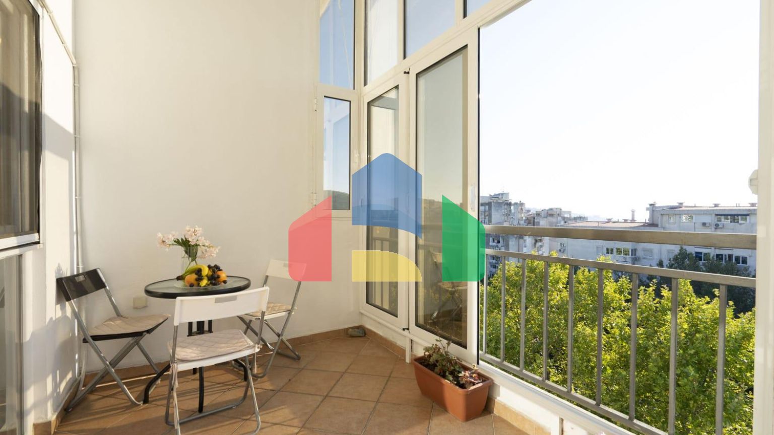 Просторная квартира с 3 спальнями в центре Бара.