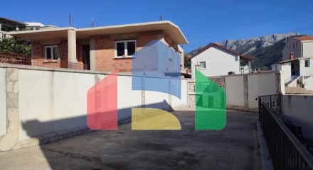 House with two separate apartments in Bar, Shushan district