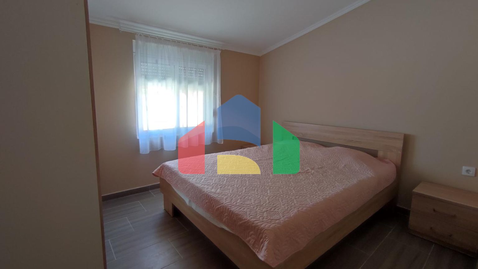 Дом с двумя раздельными квартирами в Баре, район Шушань