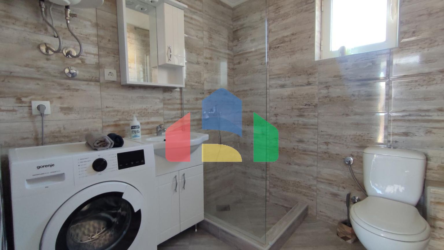 Дом с двумя раздельными квартирами в Баре, район Шушань