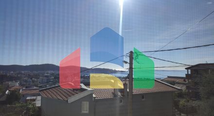 Дом с двумя раздельными квартирами в Баре, район Шушань