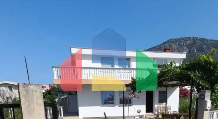 Двухэтажный дом с участком в районе Илино, Бар.