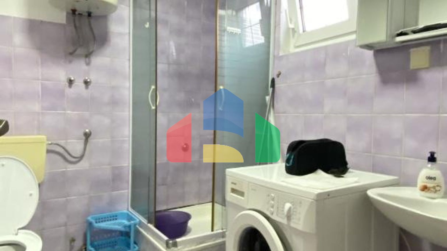 Двухэтажный дом с участком в районе Илино, Бар.