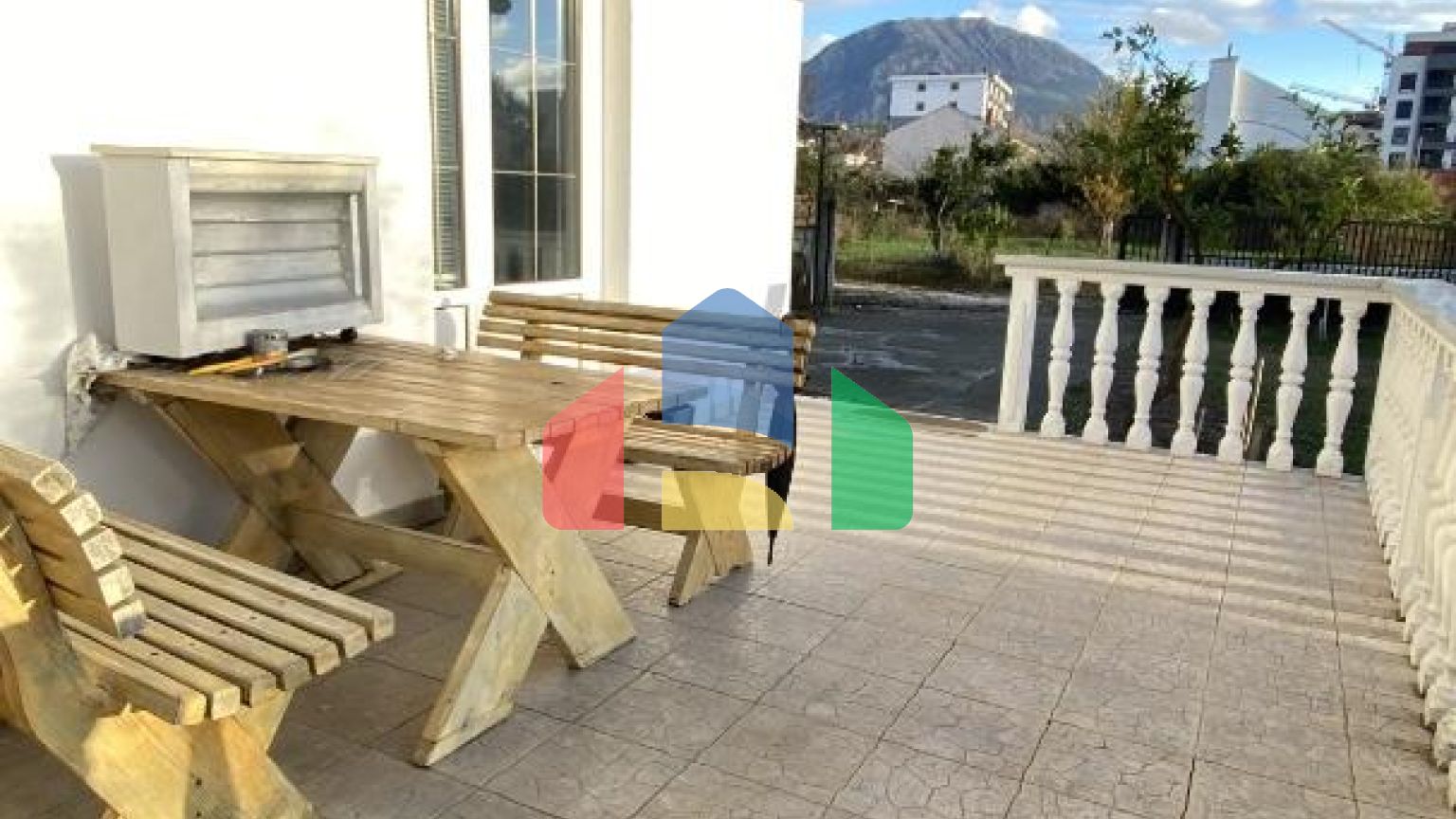 Двухэтажный дом с участком в районе Илино, Бар.