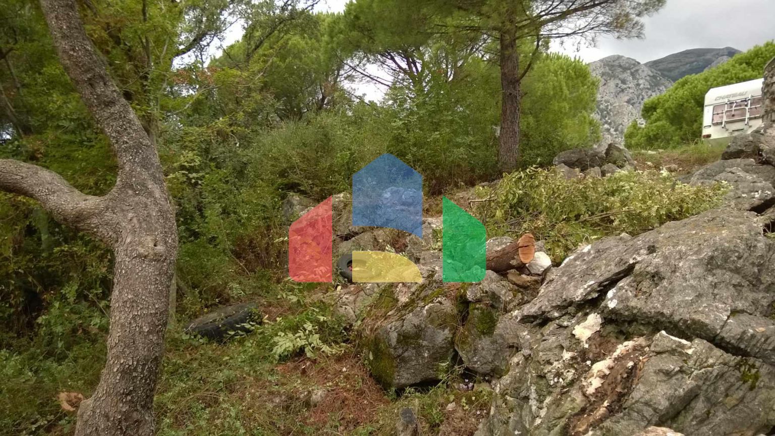 Земельный участок выше магистрали, Ратац.