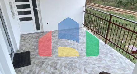 Квартира с двумя спальнями в малоквартирном доме в Баре.