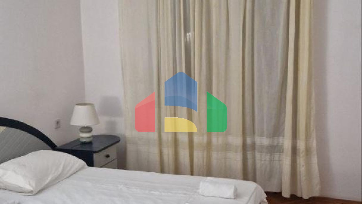 Легальная квартира с тремя спальнями на втором этаже четырехэтажного дома в Шушань, Бар.