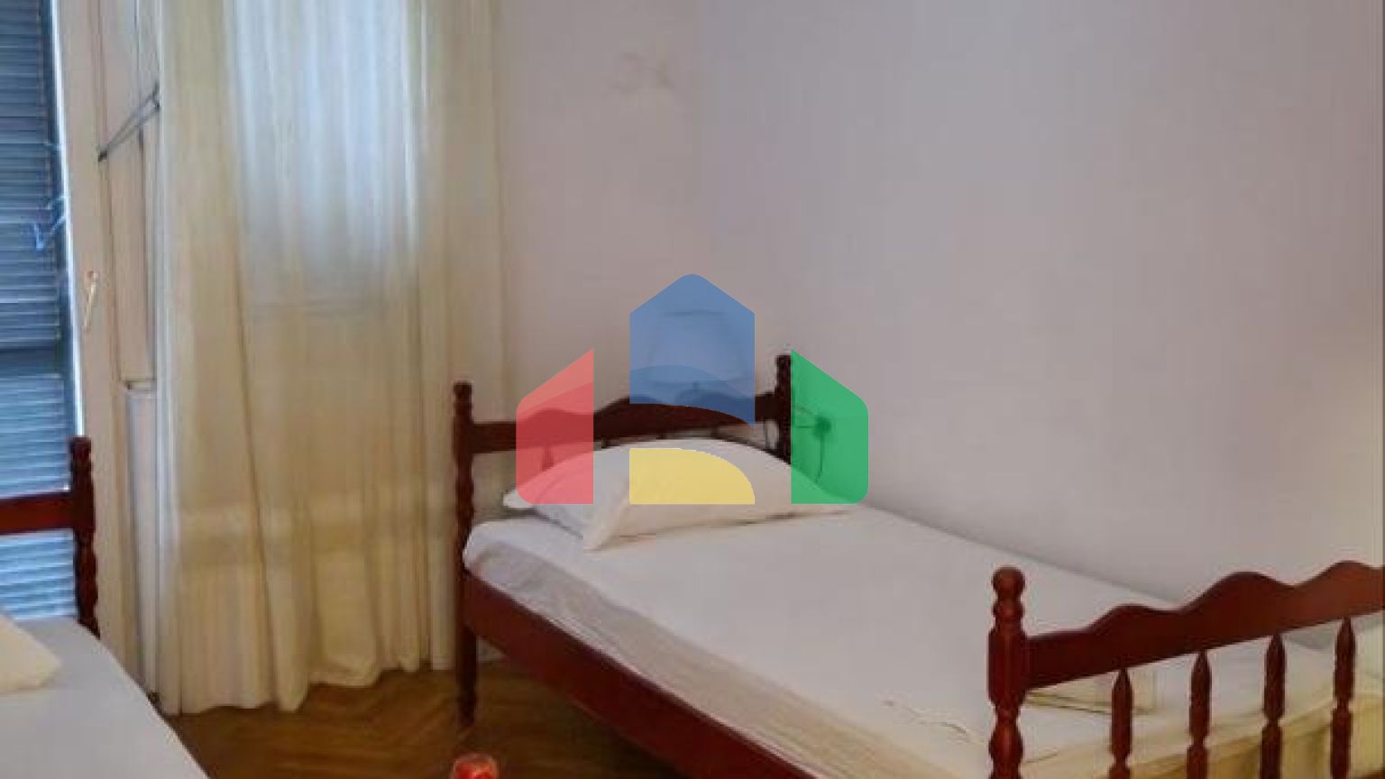 Легальная квартира с тремя спальнями на втором этаже четырехэтажного дома в Шушань, Бар.