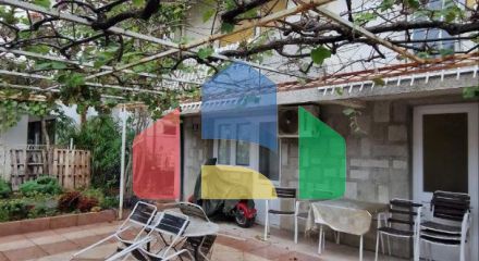 Легальная квартира с тремя спальнями на втором этаже четырехэтажного дома в Шушань, Бар.