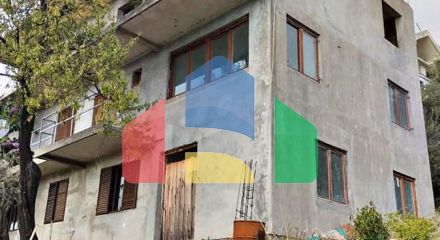 Трехэтажный незавершенный дом с участком в районе Шушань, Бар.