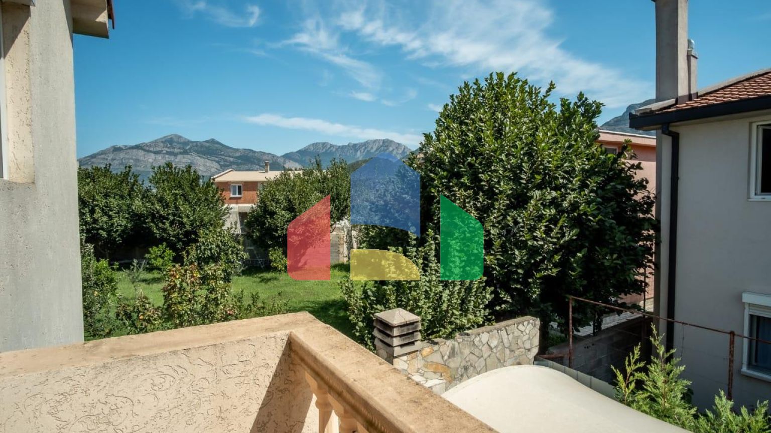 Дом в пригороде Бара, район Полье