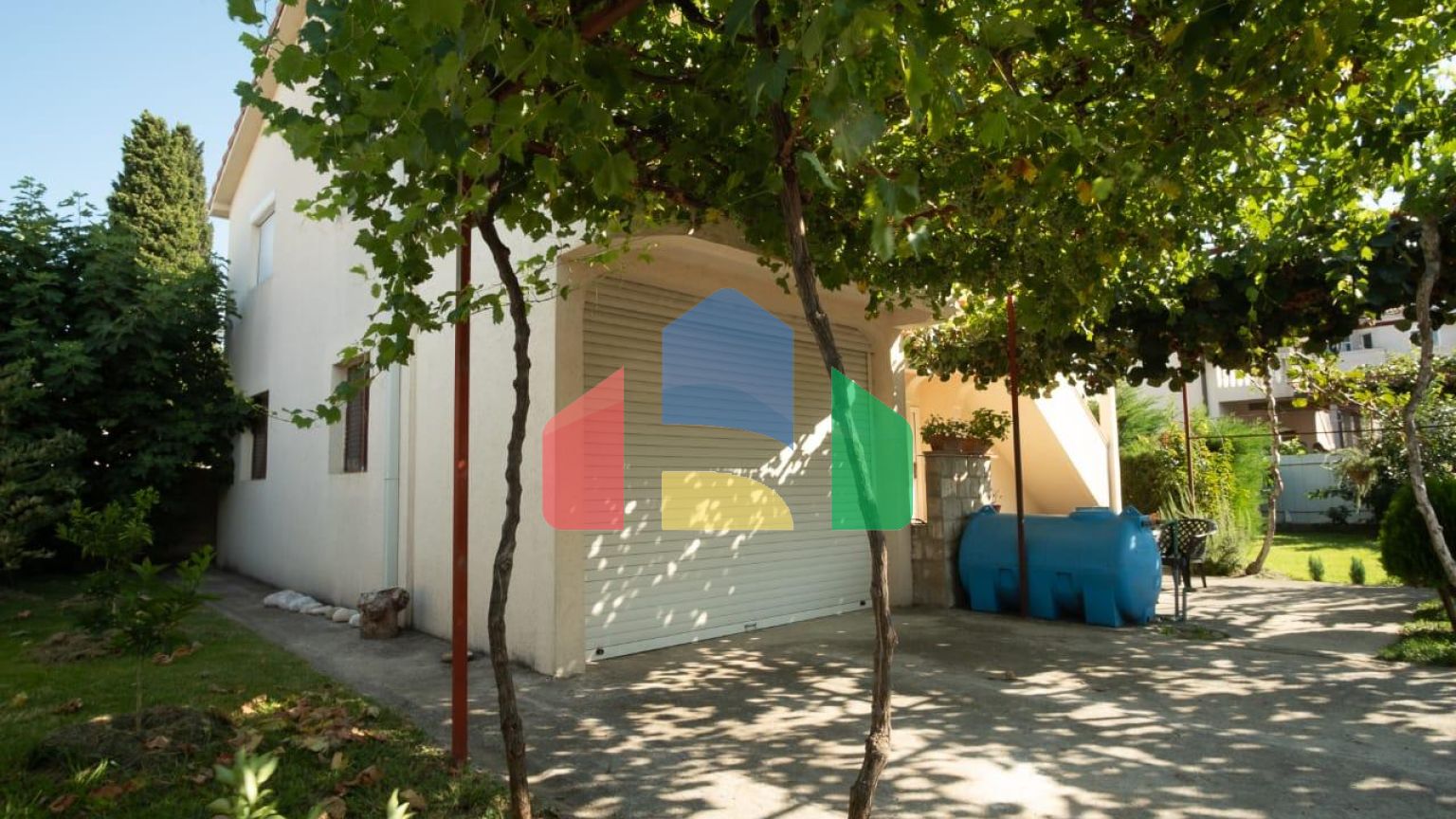 Дом в пригороде Бара, район Полье