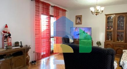 Двухэтажный дом с видом в Старом Баре.