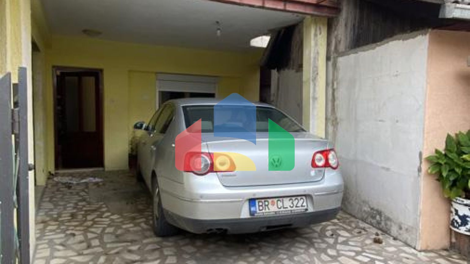 Двухэтажный дом с видом в Старом Баре.