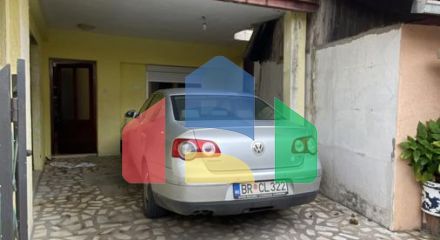 Двухэтажный дом с видом в Старом Баре.