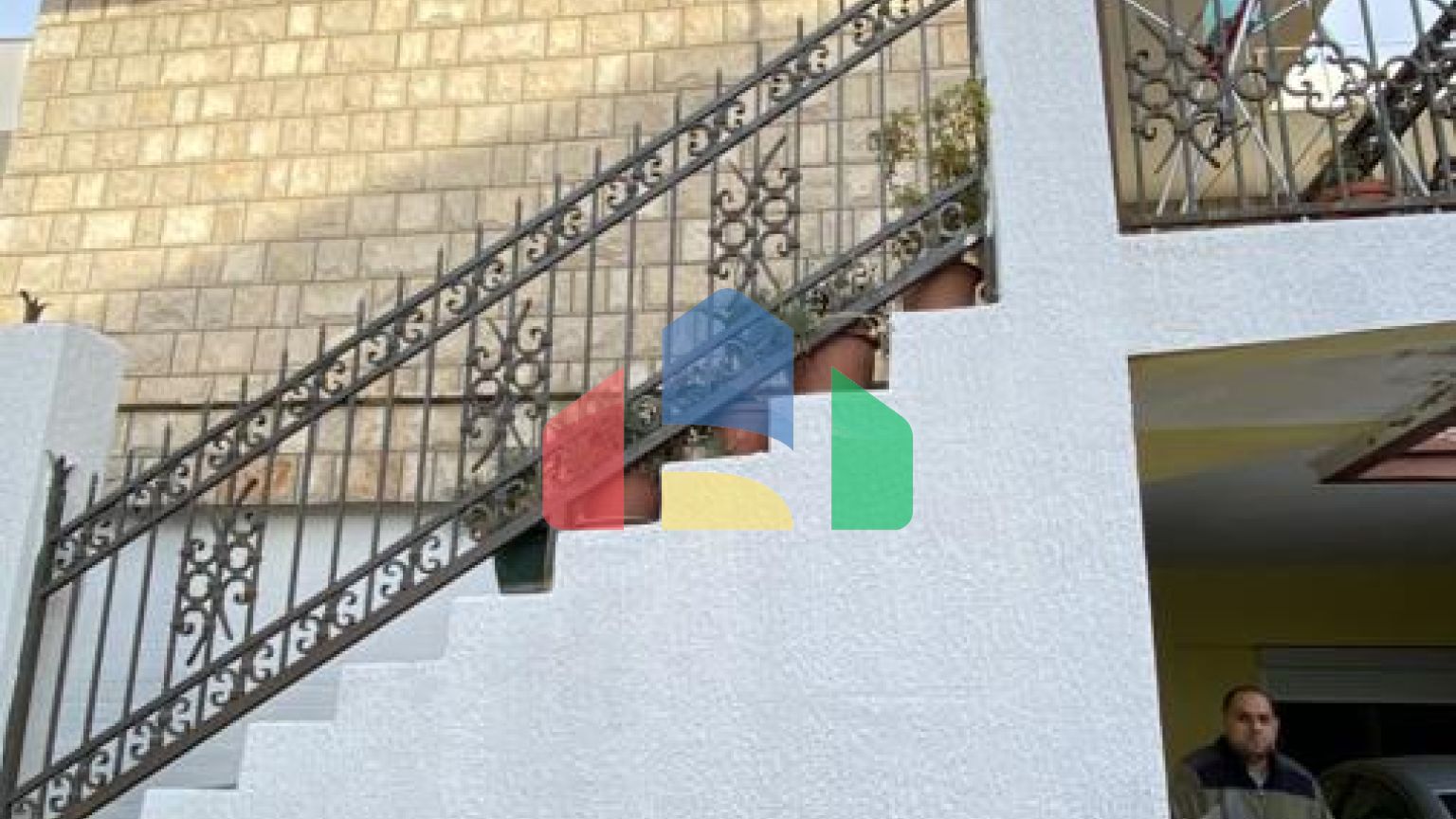 Двухэтажный дом с видом в Старом Баре.