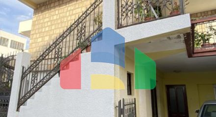 Двухэтажный дом с видом в Старом Баре.