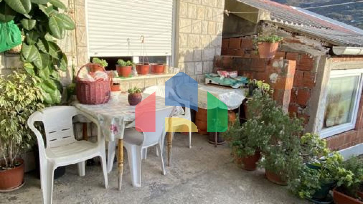 Двухэтажный дом с видом в Старом Баре.