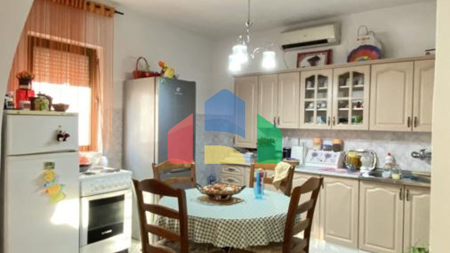 Двухэтажный дом с видом в Старом Баре.