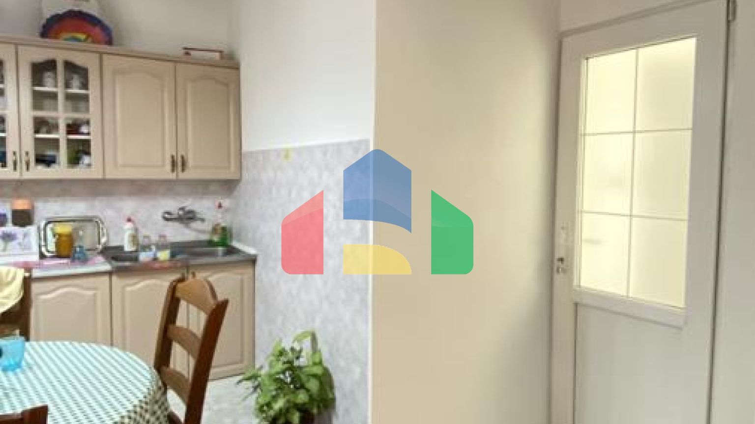 Двухэтажный дом с видом в Старом Баре.