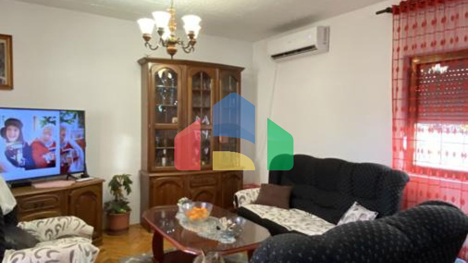 Двухэтажный дом с видом в Старом Баре.