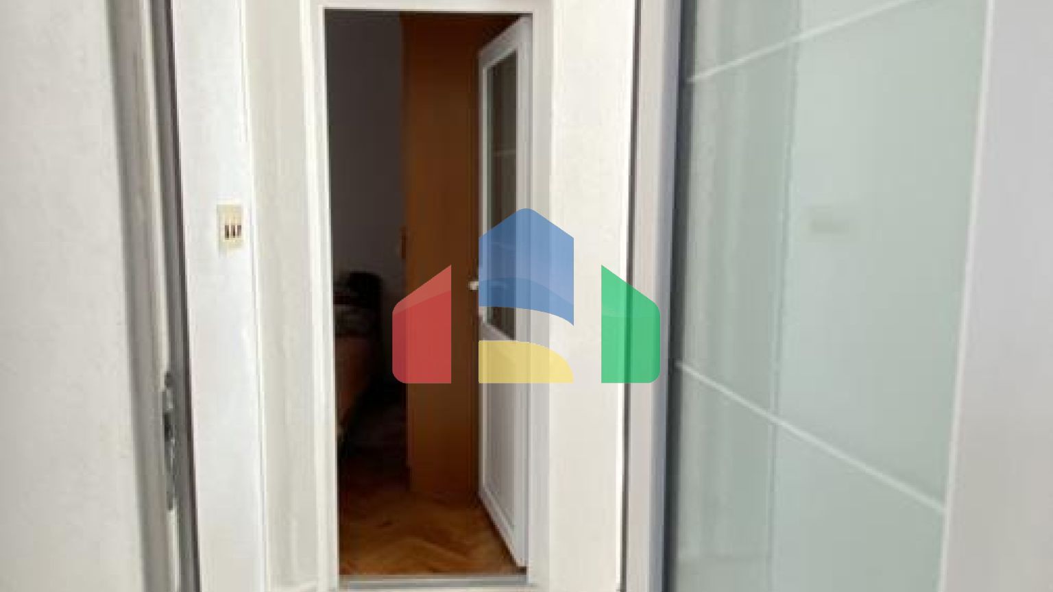 Двухэтажный дом с видом в Старом Баре.