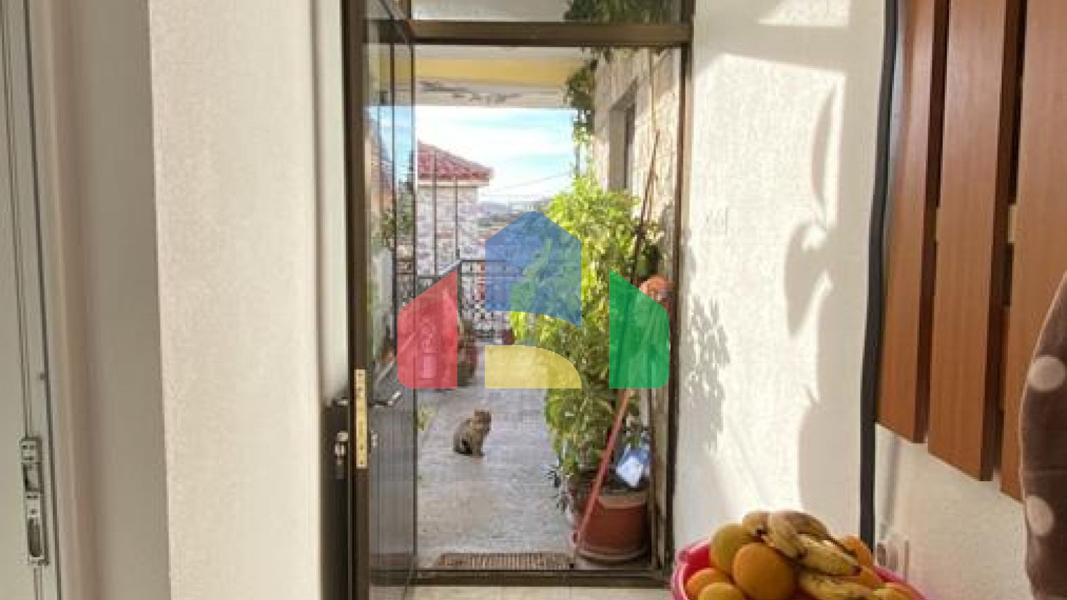 Двухэтажный дом с видом в Старом Баре.