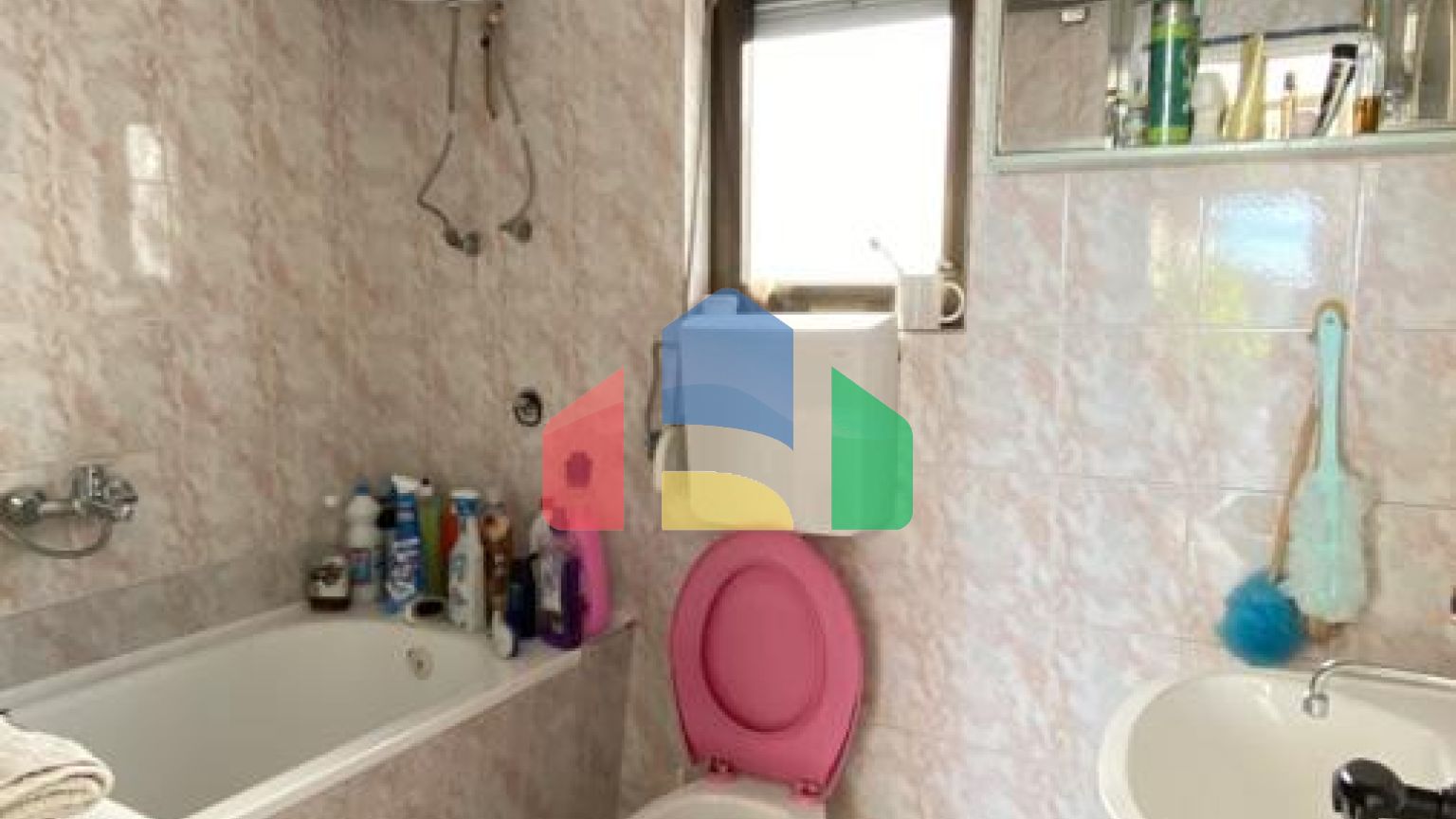 Двухэтажный дом с видом в Старом Баре.