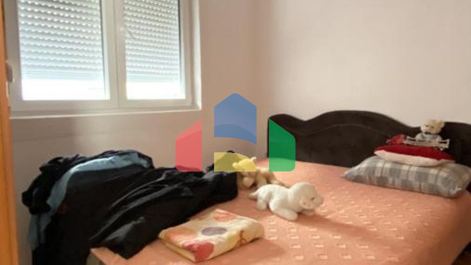 Двухэтажный дом с видом в Старом Баре.