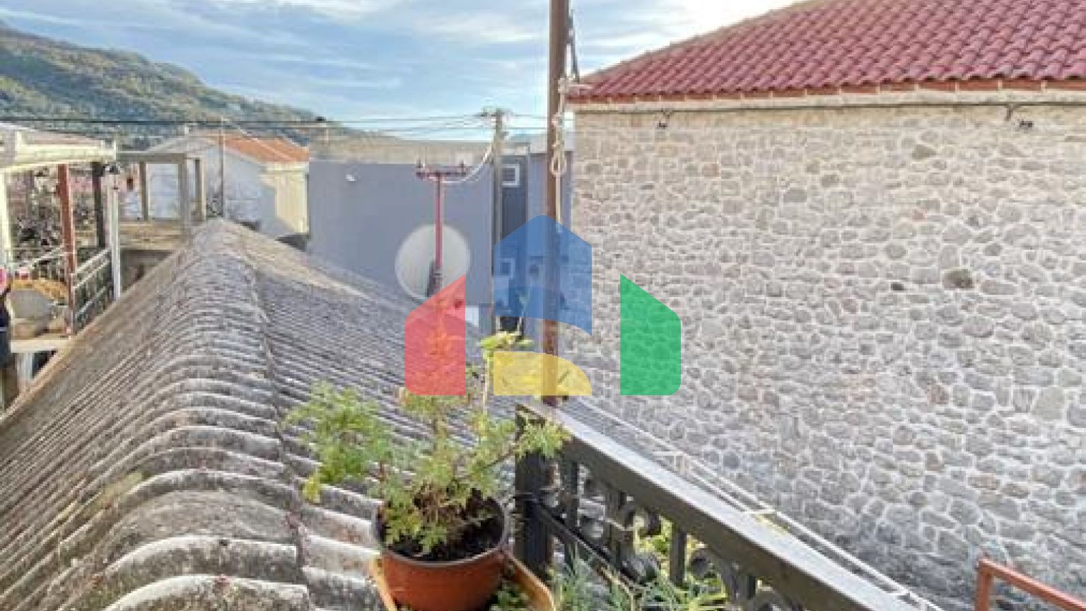 Двухэтажный дом с видом в Старом Баре.