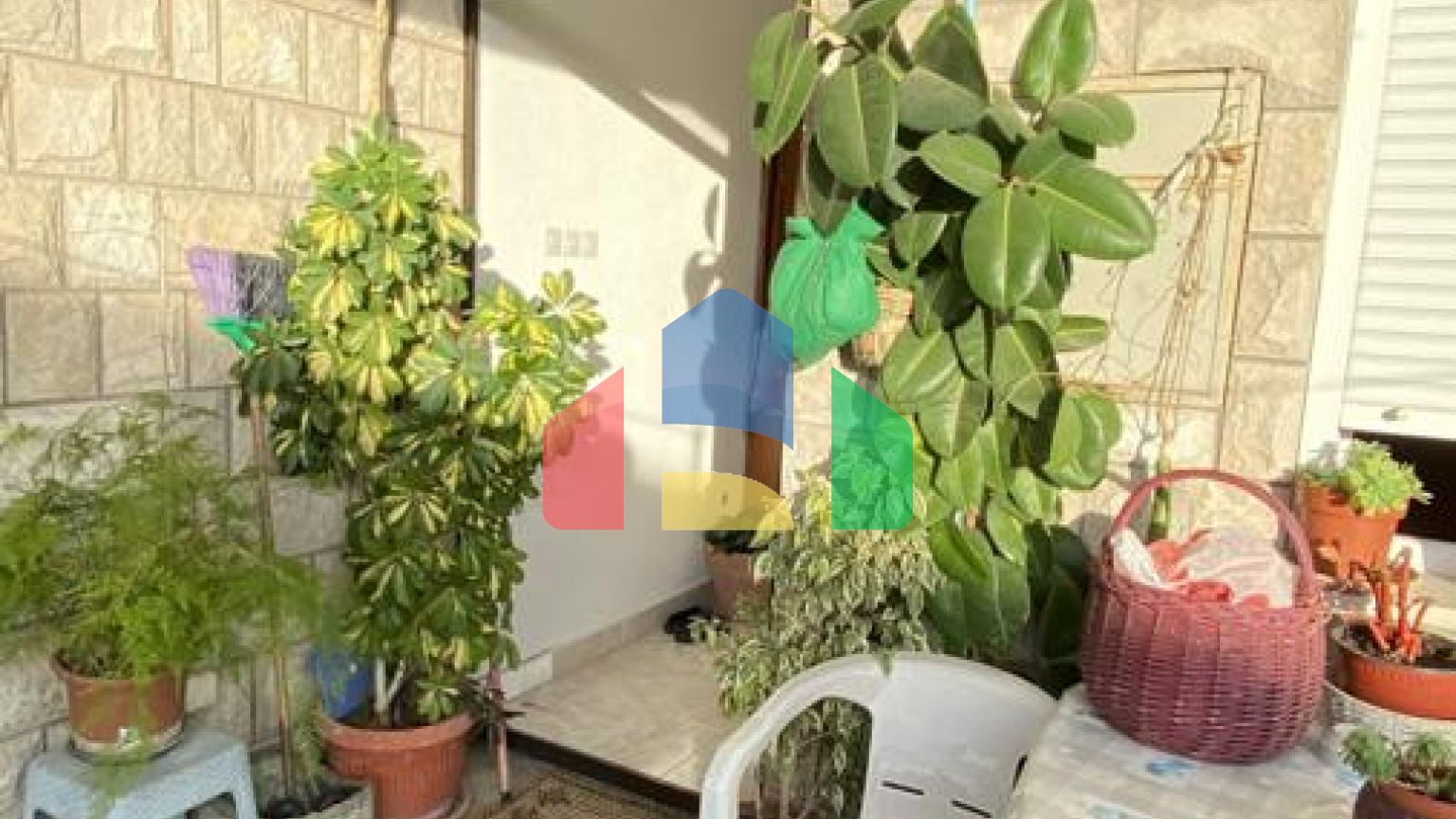 Двухэтажный дом с видом в Старом Баре.