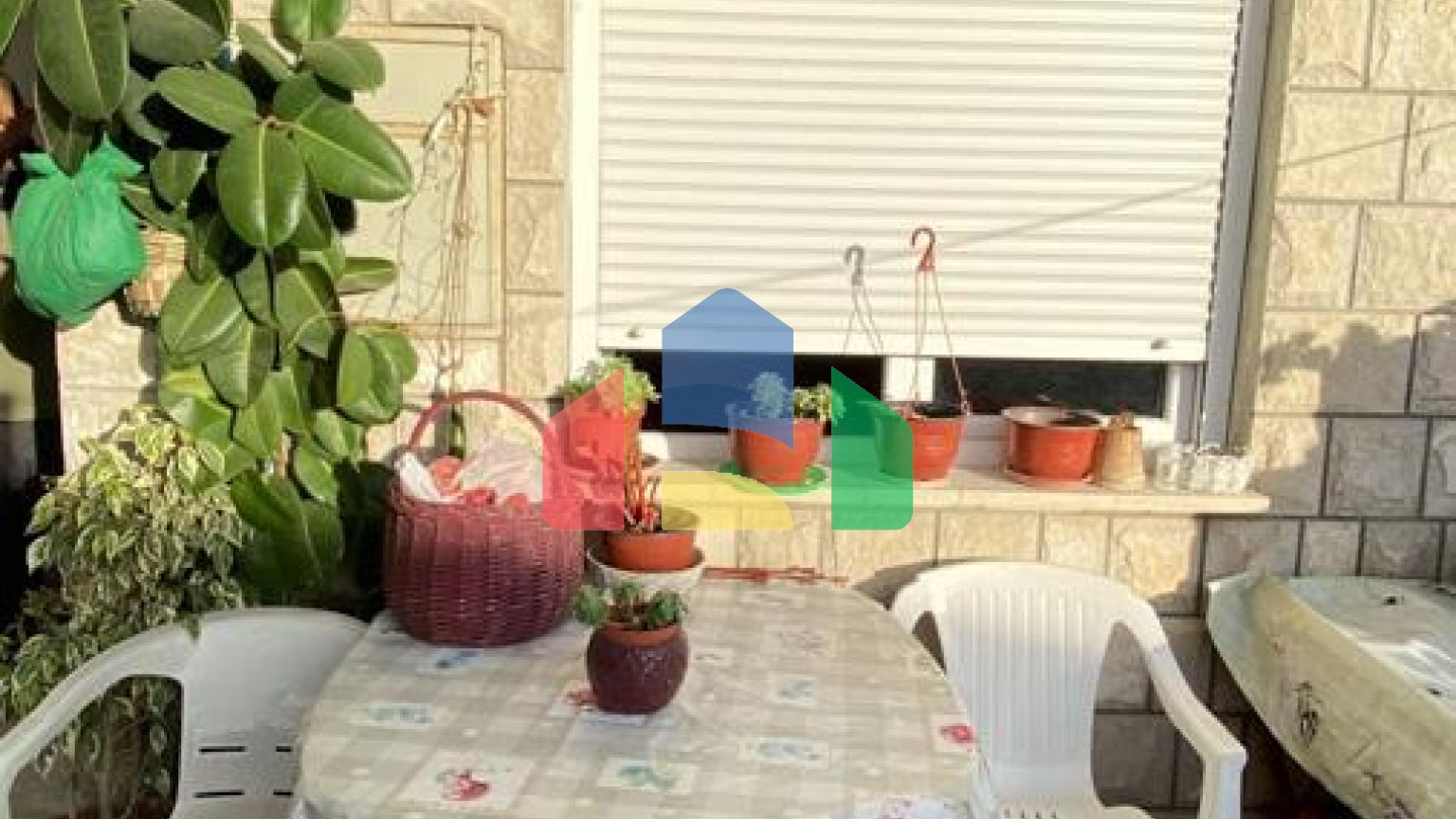 Двухэтажный дом с видом в Старом Баре.