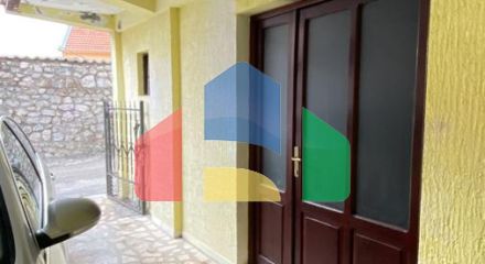 Двухэтажный дом с видом в Старом Баре.