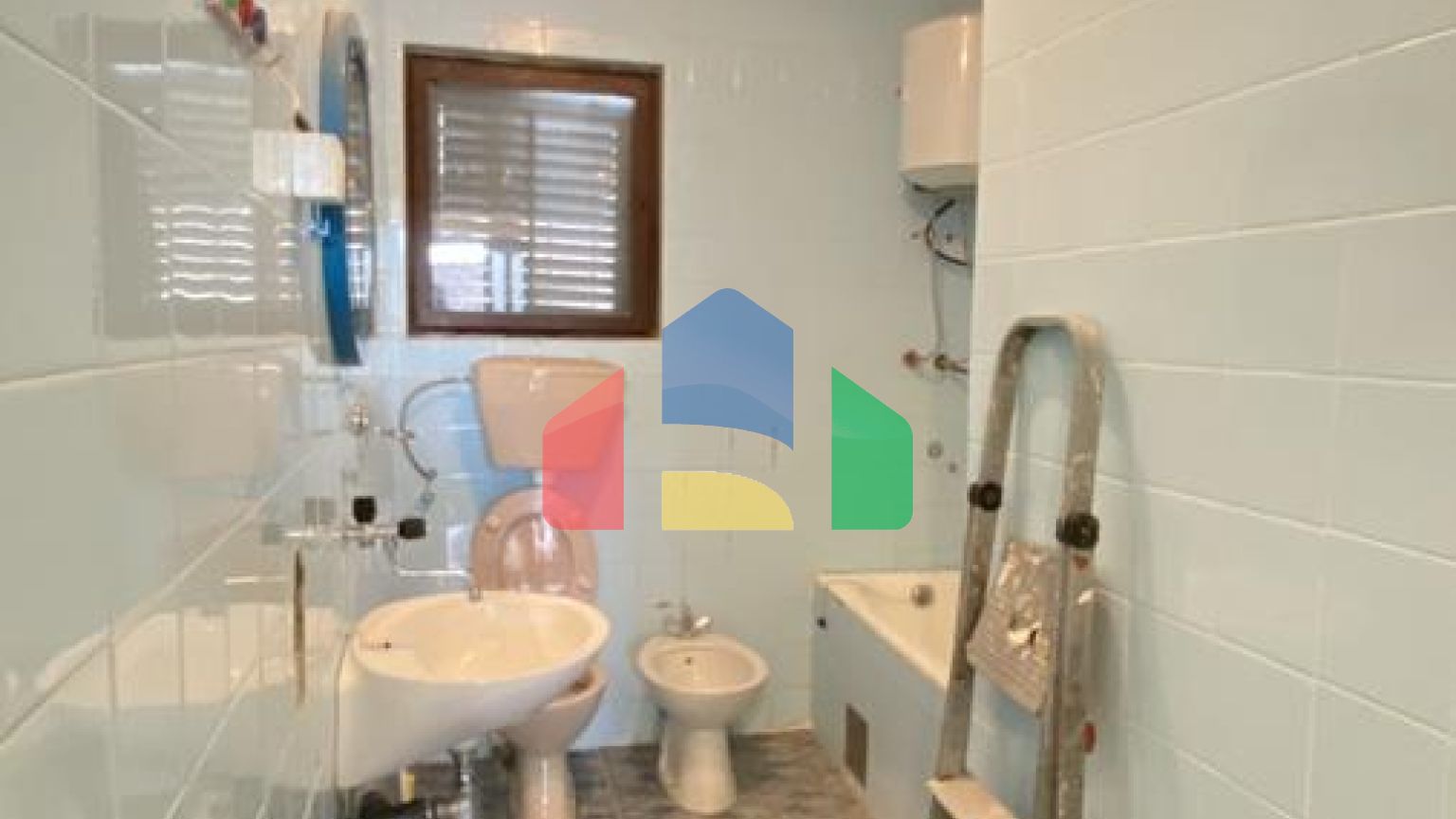 Двухэтажный дом с видом в Старом Баре.