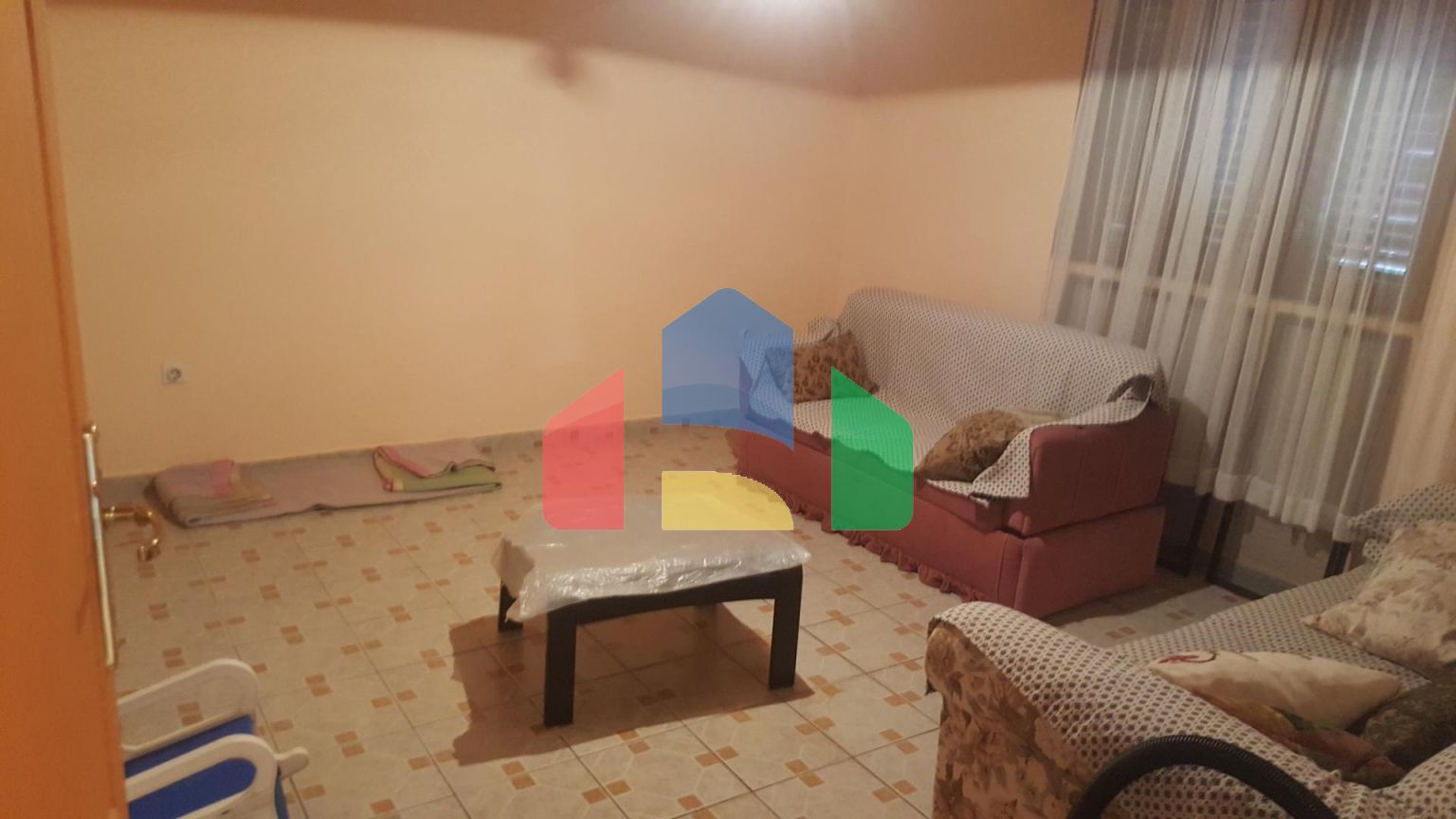 Двухэтажный дом с большим участком в районе Шушань, Бар.