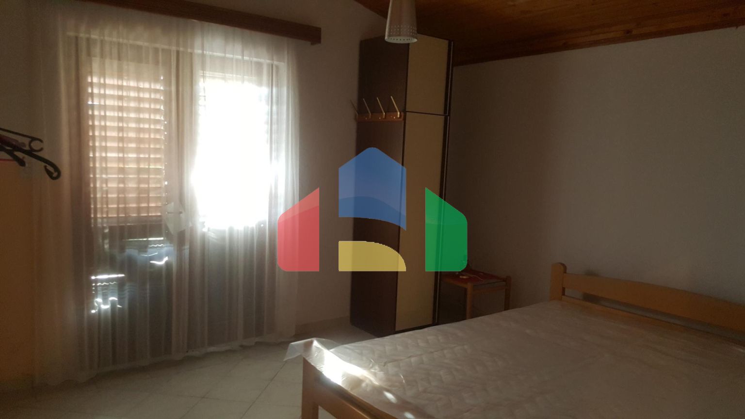 Двухэтажный дом с большим участком в районе Шушань, Бар.