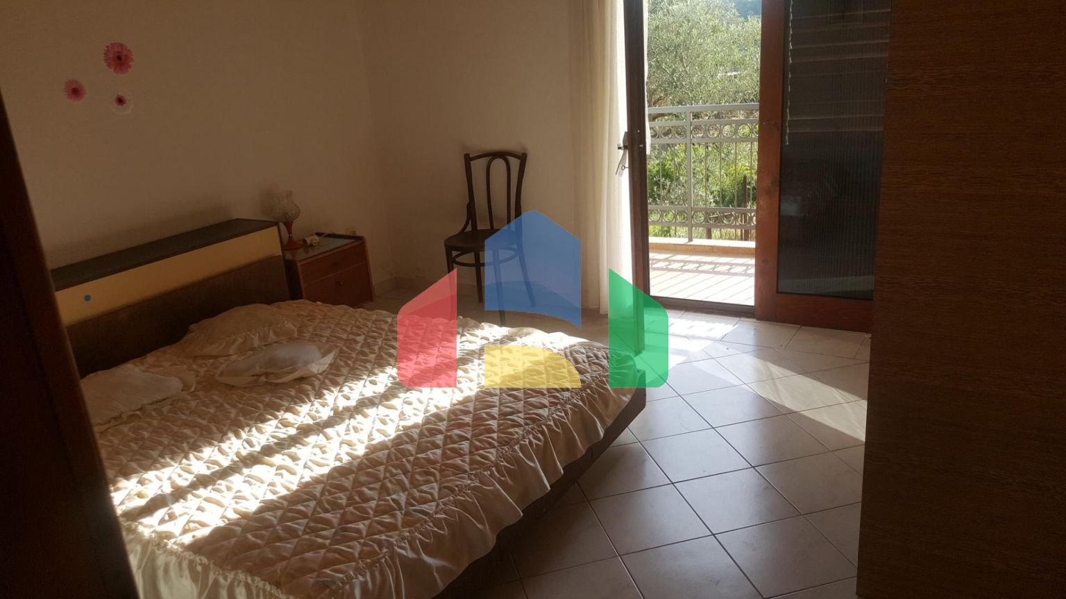 Двухэтажный дом с большим участком в районе Шушань, Бар.