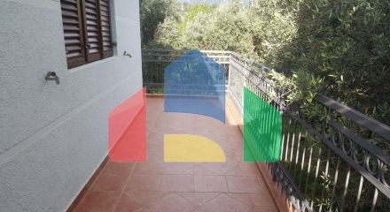 Двухэтажный дом с большим участком в районе Шушань, Бар.