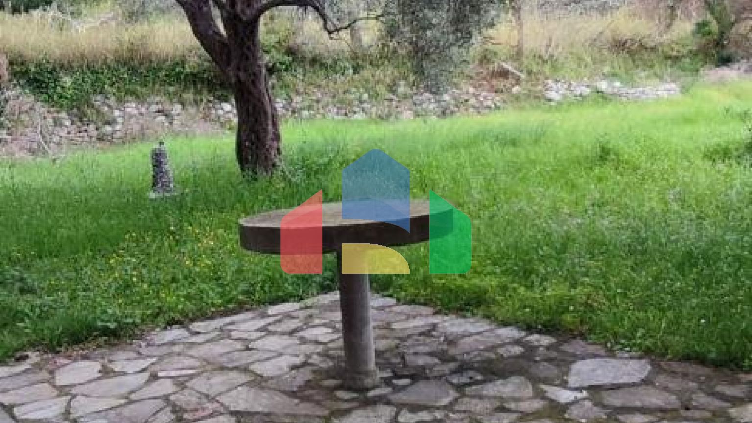 Двухэтажный дом с большим участком в районе Шушань, Бар.