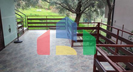 Двухэтажный дом с большим участком в районе Шушань, Бар.