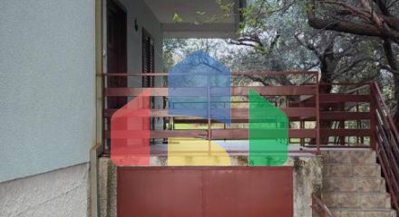 Двухэтажный дом с большим участком в районе Шушань, Бар.